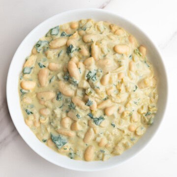 Creamy white beans (high-protein) in a white bowl.