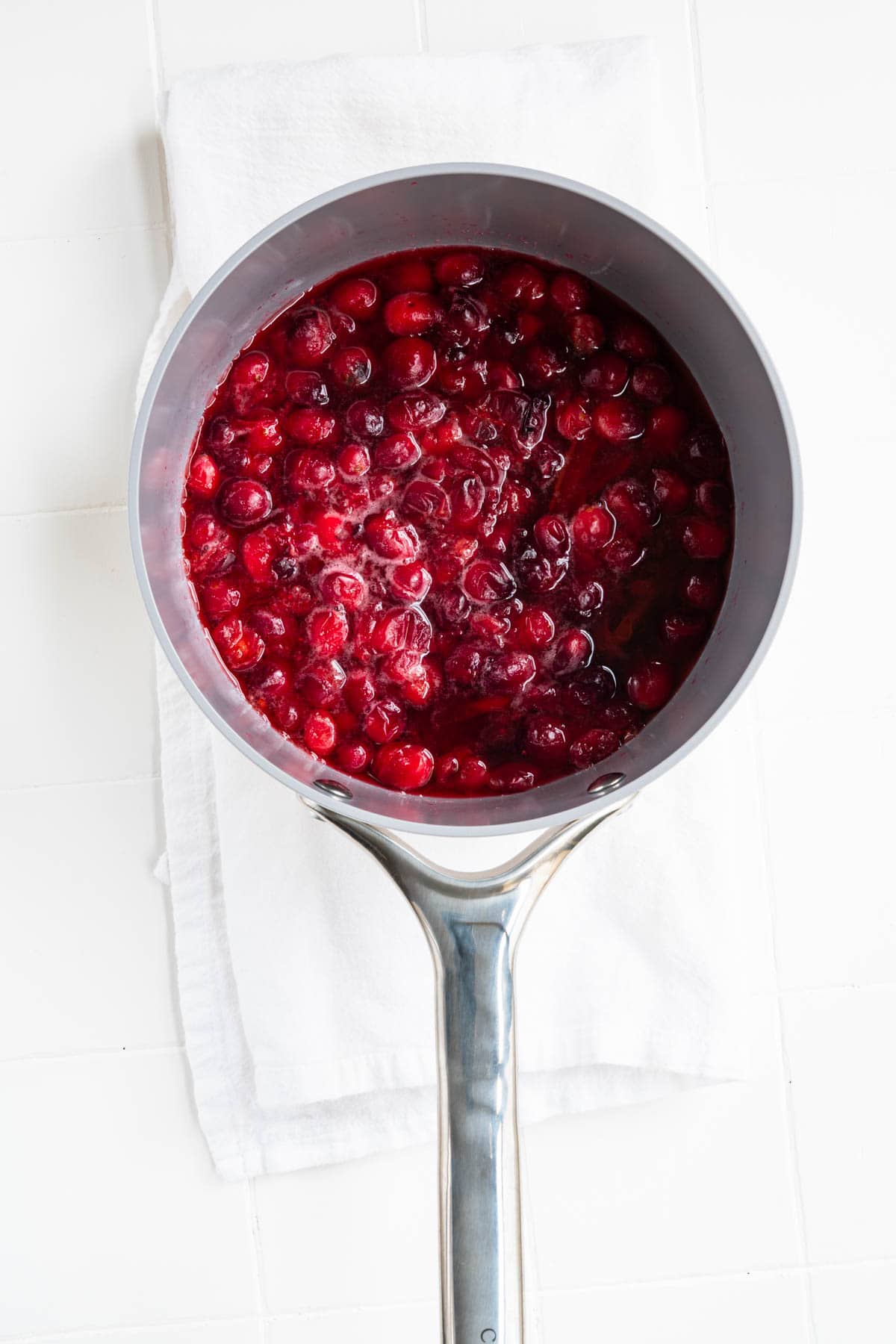 Softened cranberries and dates in water in a saucepan.