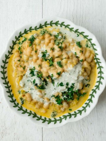 Creamy white beans topped with hemp cream and chopped parsley.