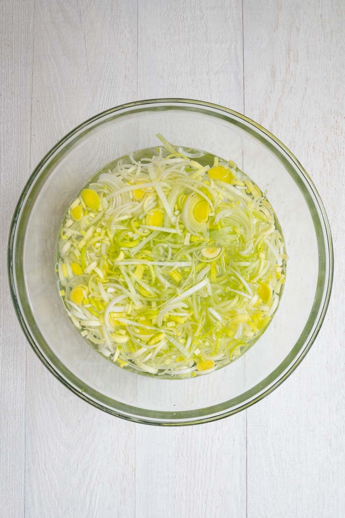 Cut leeks in a large bowl of water.
