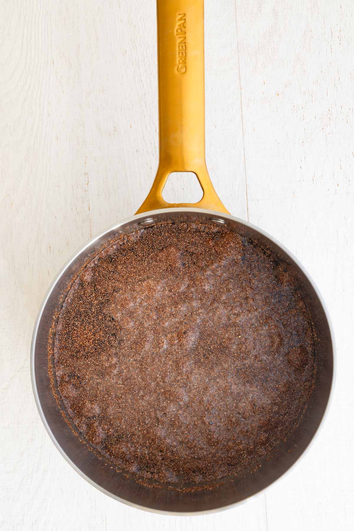 Teff grain in water in a saucepan.