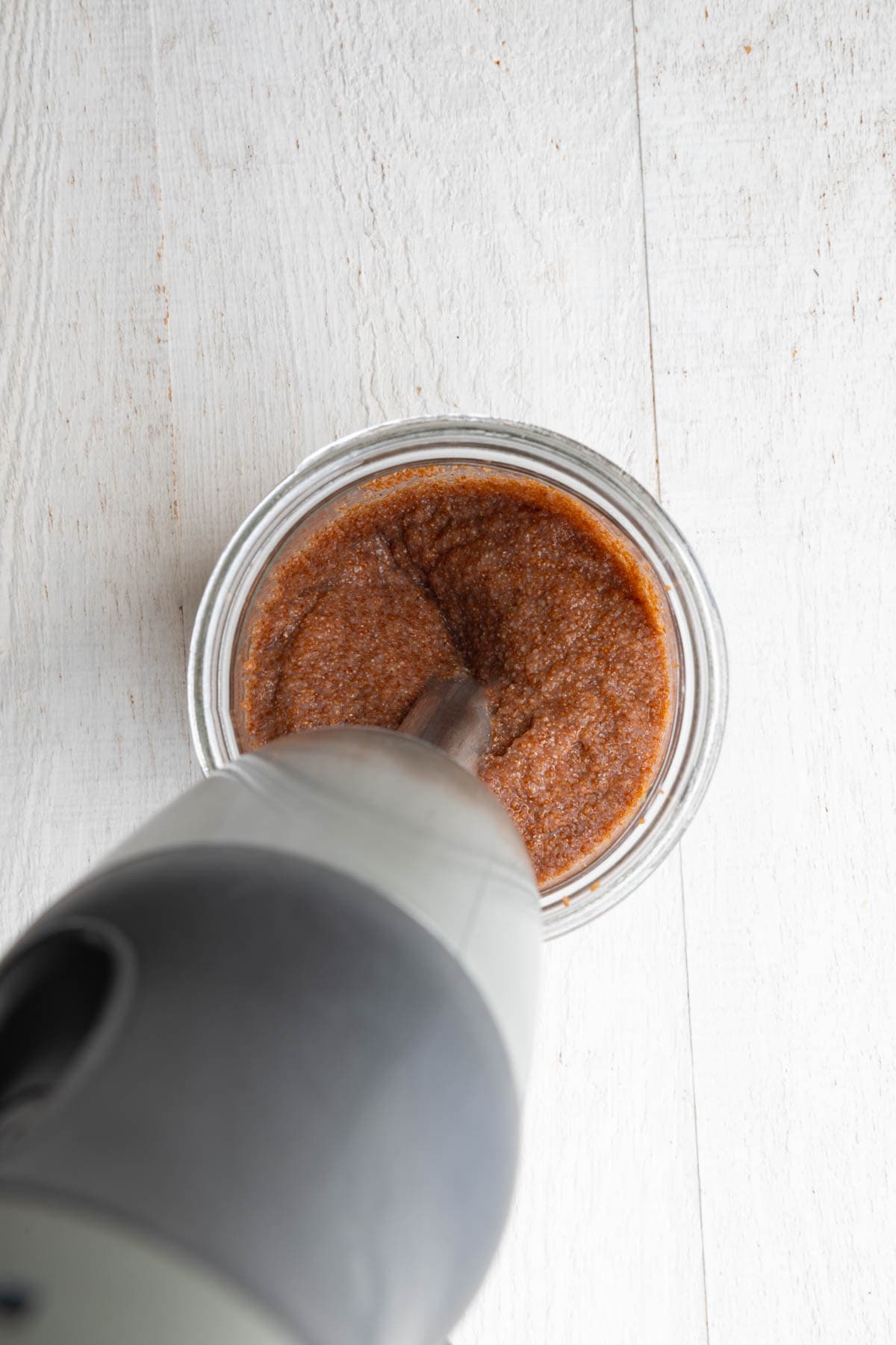 Blending cooked teff and water.