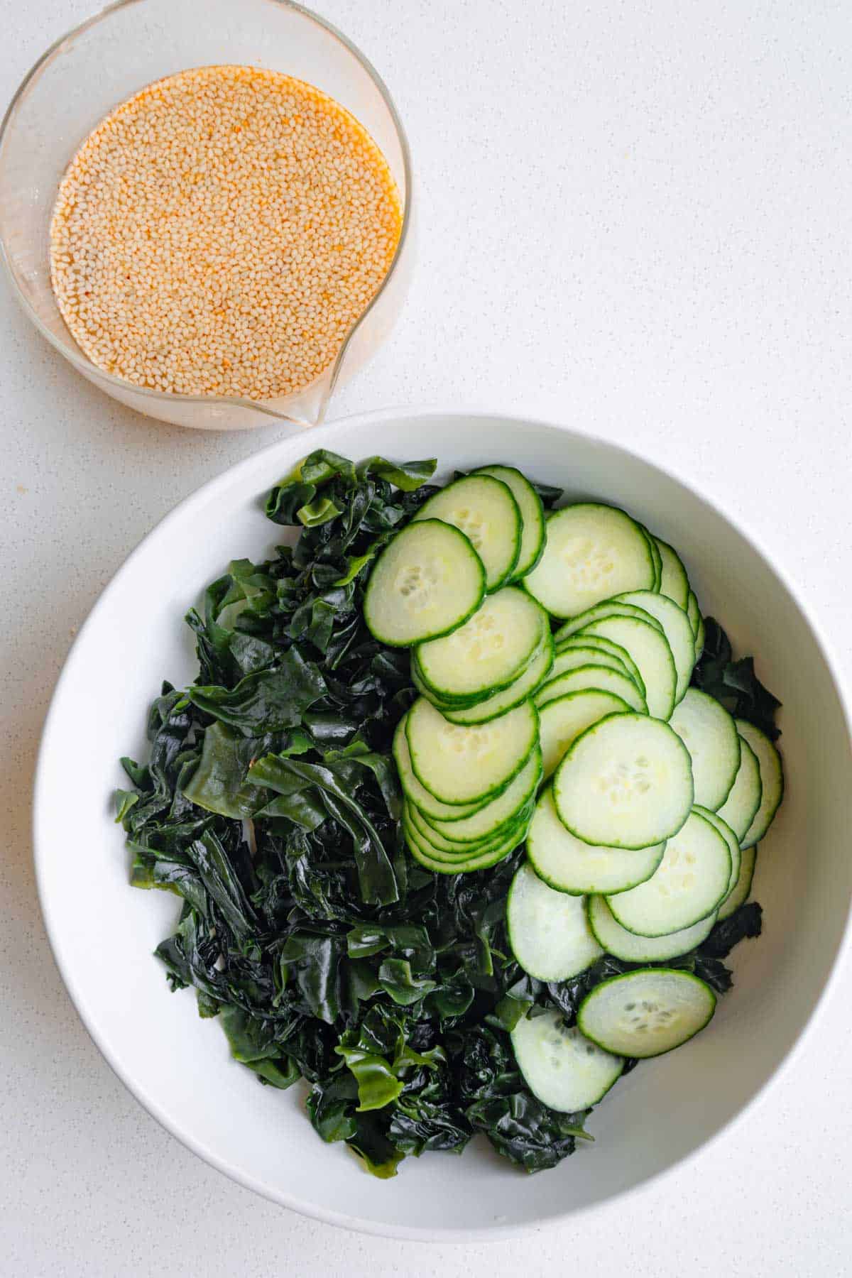 Japanese dressing with wakame and cucumber.