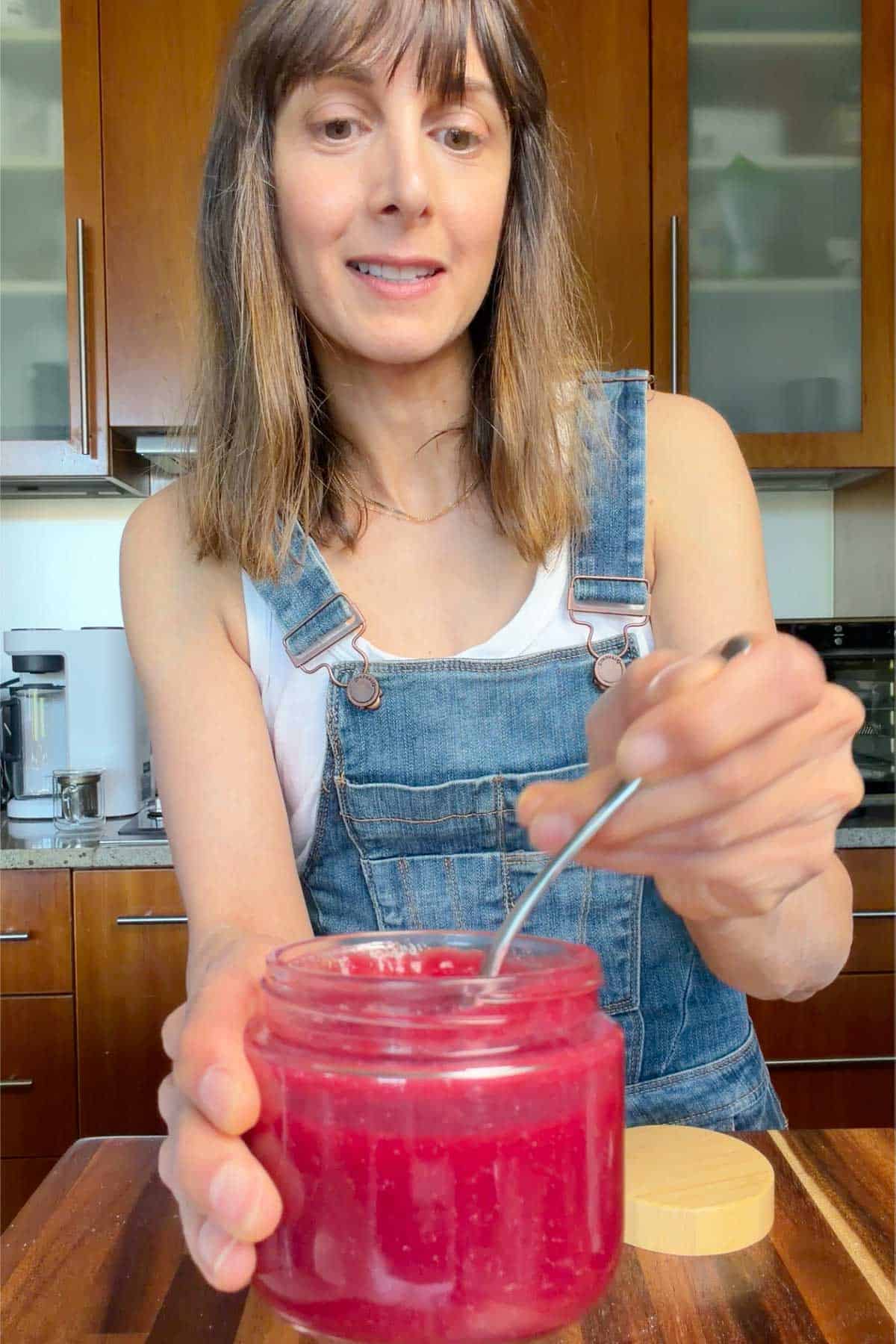 Mixing cranberry juice and husks.