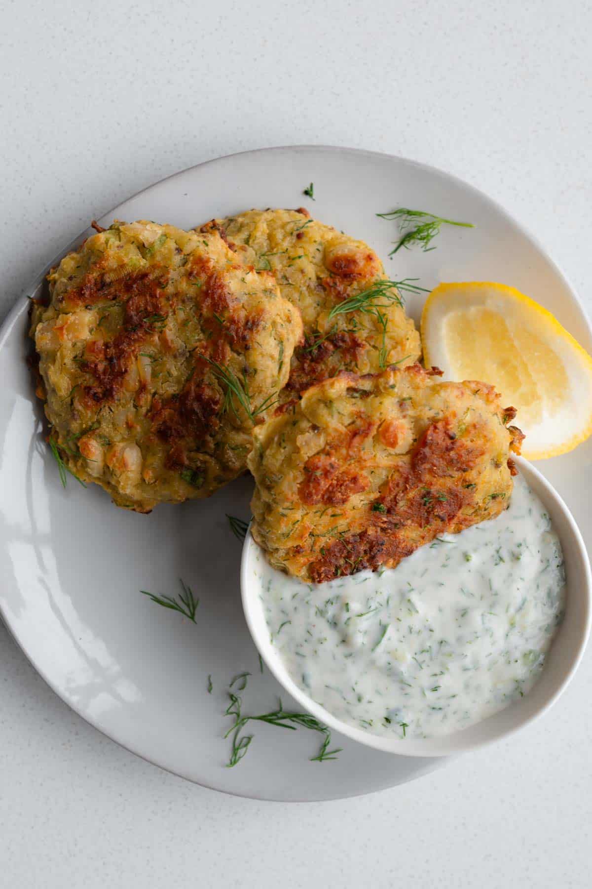 Baked potato fritters with vegan gyro sauce.